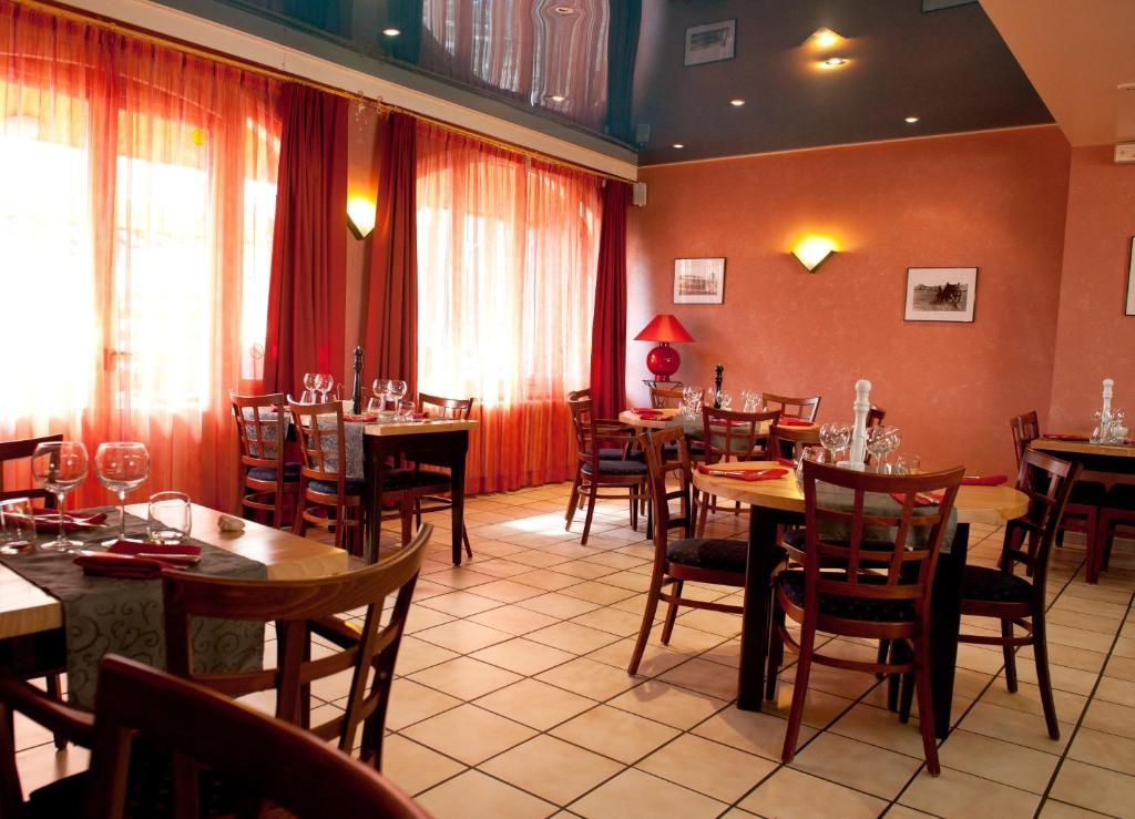 Citotel Hotel Le Commerce Severac-d'Aveyron Ngoại thất bức ảnh